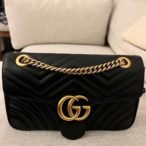 Barely worn black Gucci Small Marmont Purse